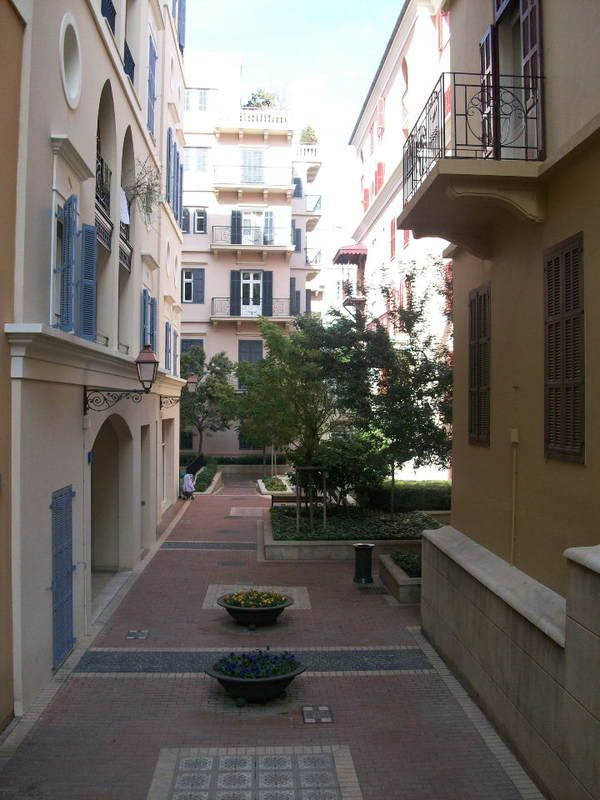 http://i58.photobucket.com/albums/g240/Jamie_Y/Lebanon1309.jpg
