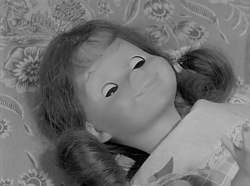 126-LivingDoll00413907-45-34.png