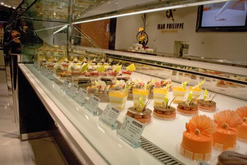 IMAGE: http://i58.photobucket.com/albums/g245/jonrwongusana/Vegas%20Winter%202009/IMG_0893.jpg