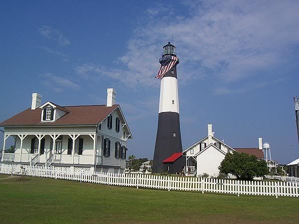 IMAGE: http://i58.photobucket.com/albums/g252/princessgingerdesigns/Beach/lighthouse2.jpg