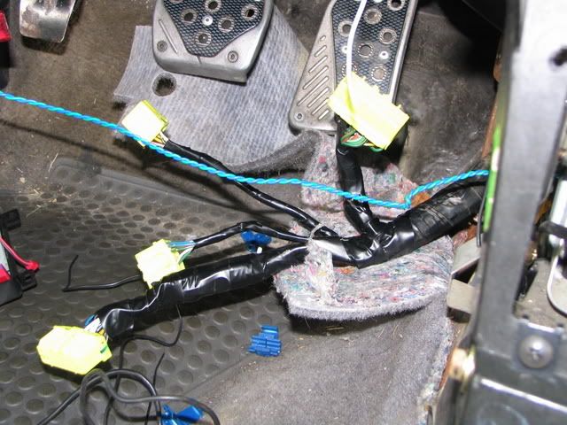 http://i58.photobucket.com/albums/g263/HotRodKid3/fuzzys%20wiring/IMG_0435.jpg