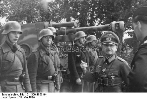 Rommelwiththe21stPanzerDivisionMay19442.jpg
