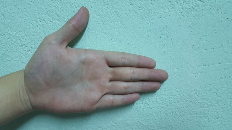 bác nào biết xem chỉ tay xem hộ em với!