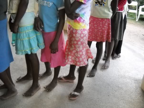 [Image: noshoes.jpg]