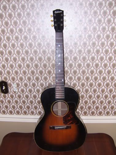 Gibsonguitar1920s_sm.jpg