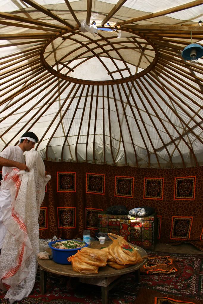 IMAGE: http://i58.photobucket.com/albums/g280/acmunro/Kazakhstan/insidetheyurt.jpg