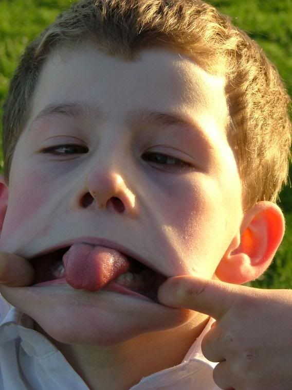 IMAGE: http://i58.photobucket.com/albums/g280/acmunro/family/FOT2004jj12.jpg