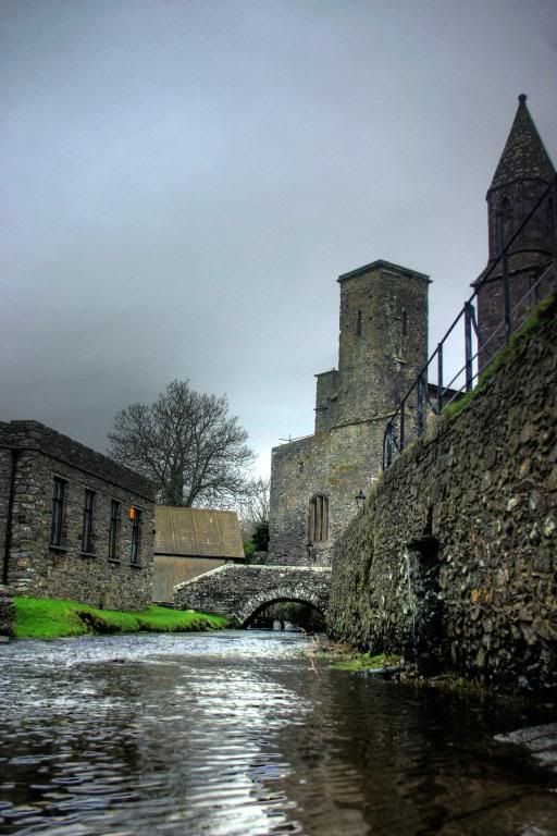 IMAGE: http://i58.photobucket.com/albums/g280/acmunro/landscapes/IMG_0217_8_6_tonemapped.jpg