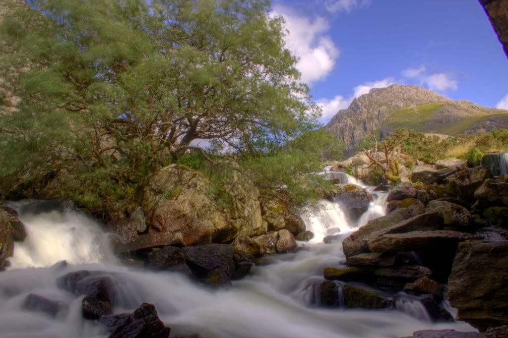 IMAGE: http://i58.photobucket.com/albums/g280/acmunro/landscapes/IMG_1129_30_31_32_28.jpg