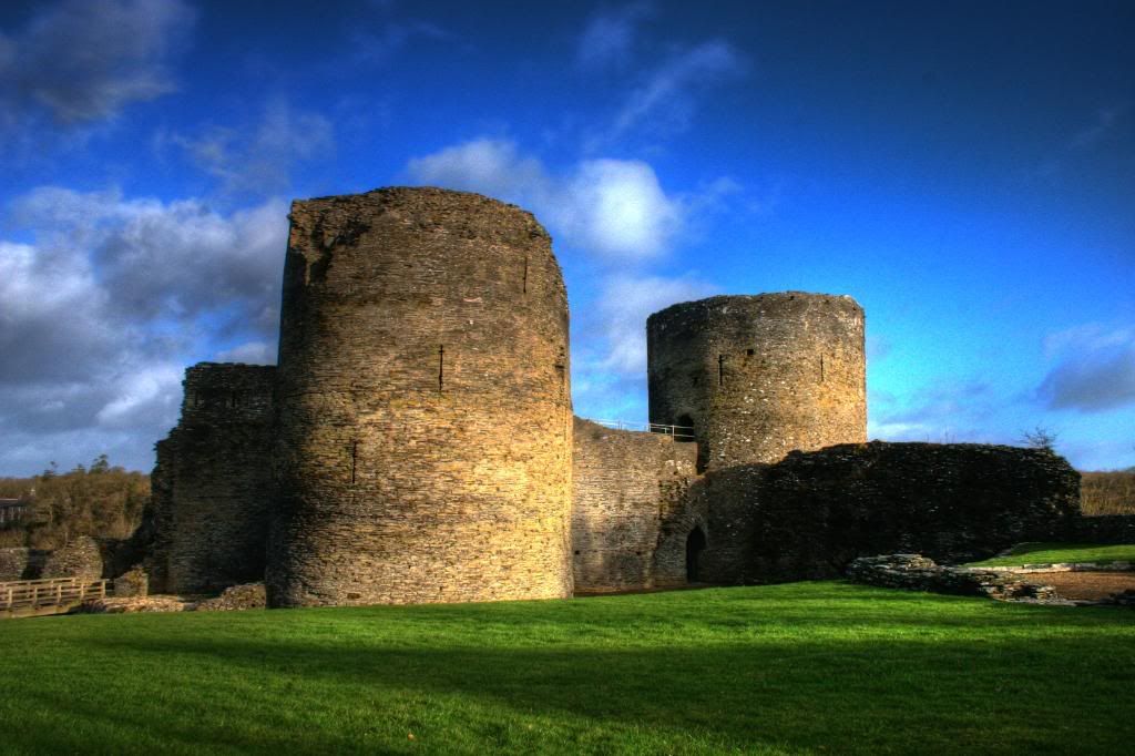 IMAGE: http://i58.photobucket.com/albums/g280/acmunro/landscapes/cilgerrancastle100.jpg
