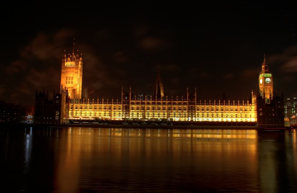 IMAGE: http://i58.photobucket.com/albums/g280/acmunro/night%20shots/nightshot02.jpg