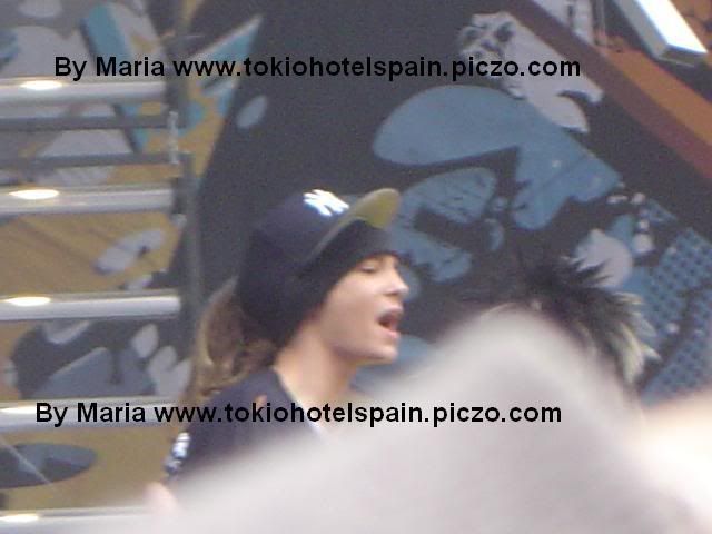 http://i58.photobucket.com/albums/g257/tokio-girls/2007%20MTV%20Day%20Madrid/02%20Fotos%20por%20Maria%20Admin/DSC02500.jpg