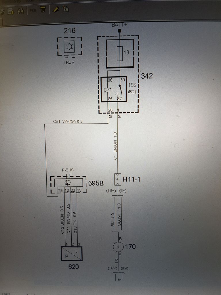 Sounds like there might be an issue with the r2 ground wire (85) check continuity between pin 26 on the UEC (engine bay fuse box) and pin 29 on the ECM ...